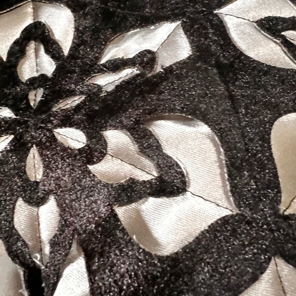 Cushion cover with cut work( Set of 5) - Picture 5 of 6